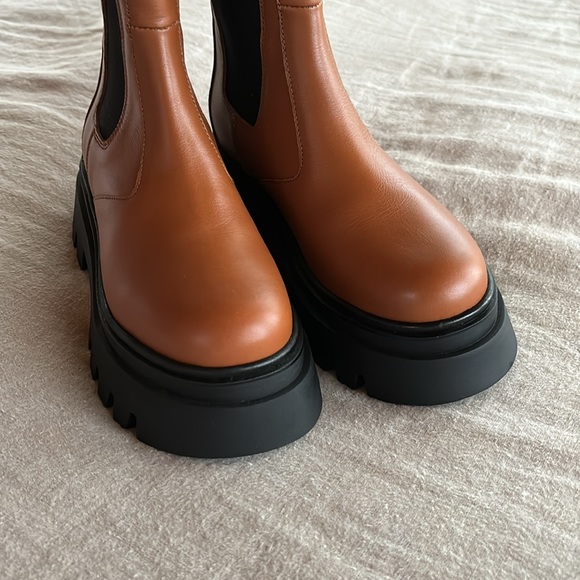 NWT Alohas All Rounder Chelsea Boots - Picture 3 of 11